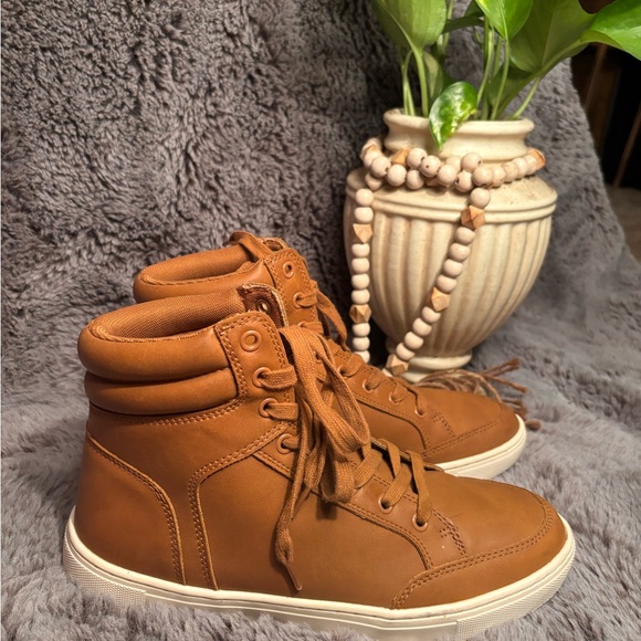 Men’s leather Goodfellow & co high tops - Picture 9 of 13